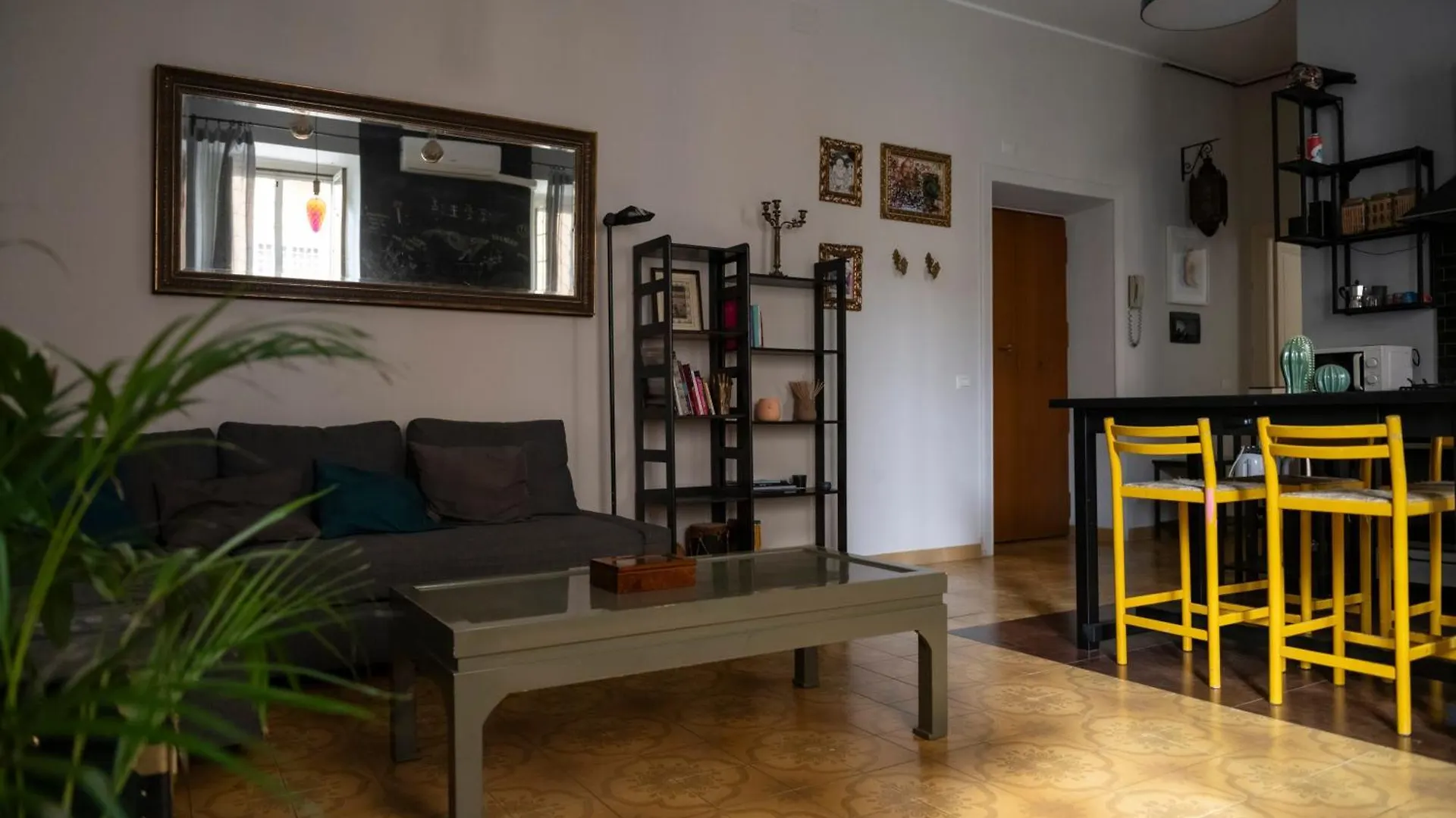 Artist Vatican House Rome Apartment